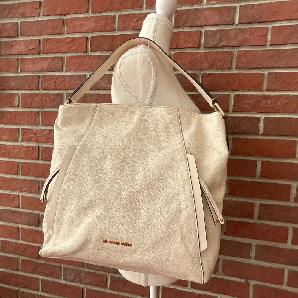NWT Michael Kors Evie Light Cream Leather Hobo Shoulder Bag NEW